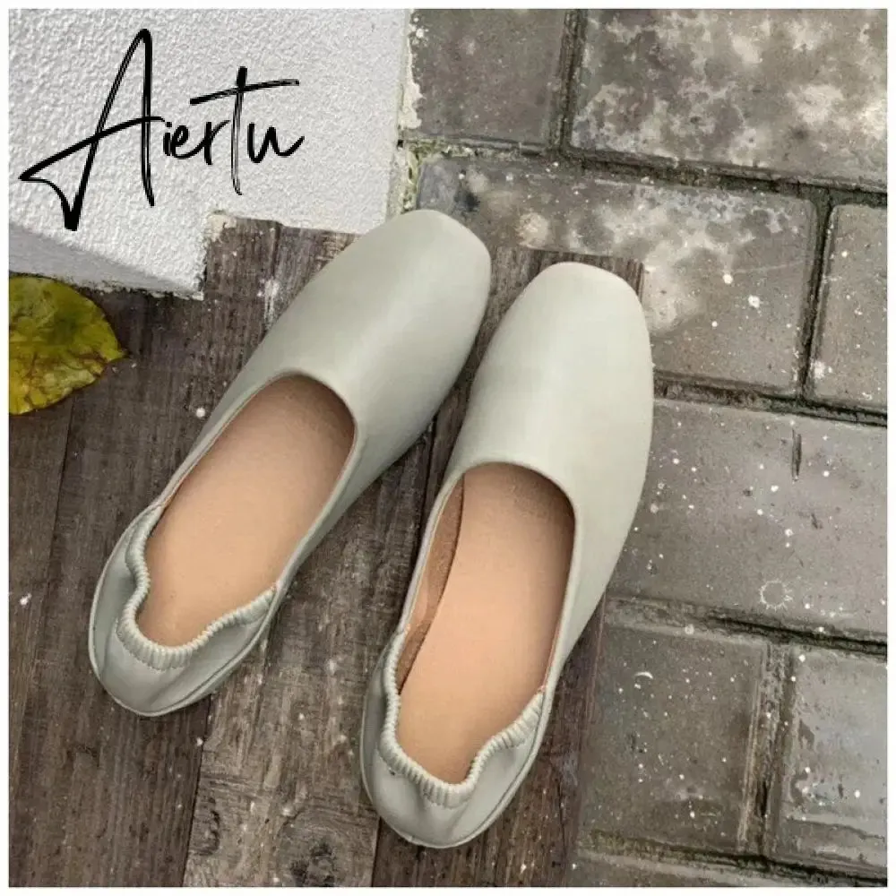 Aiertu Fashion Women Flat Shoes Autumn Outdoor Slip On Loafer Shoes High Quality Soft Leather Boat Shoes For Office Ladies