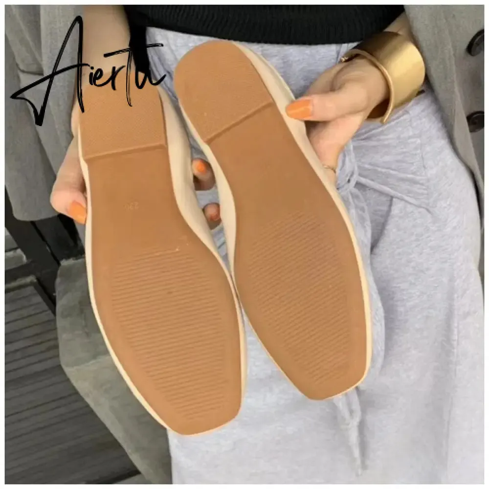 Aiertu Fashion Women Flat Shoes Autumn Outdoor Slip On Loafer Shoes High Quality Soft Leather Boat Shoes For Office Ladies