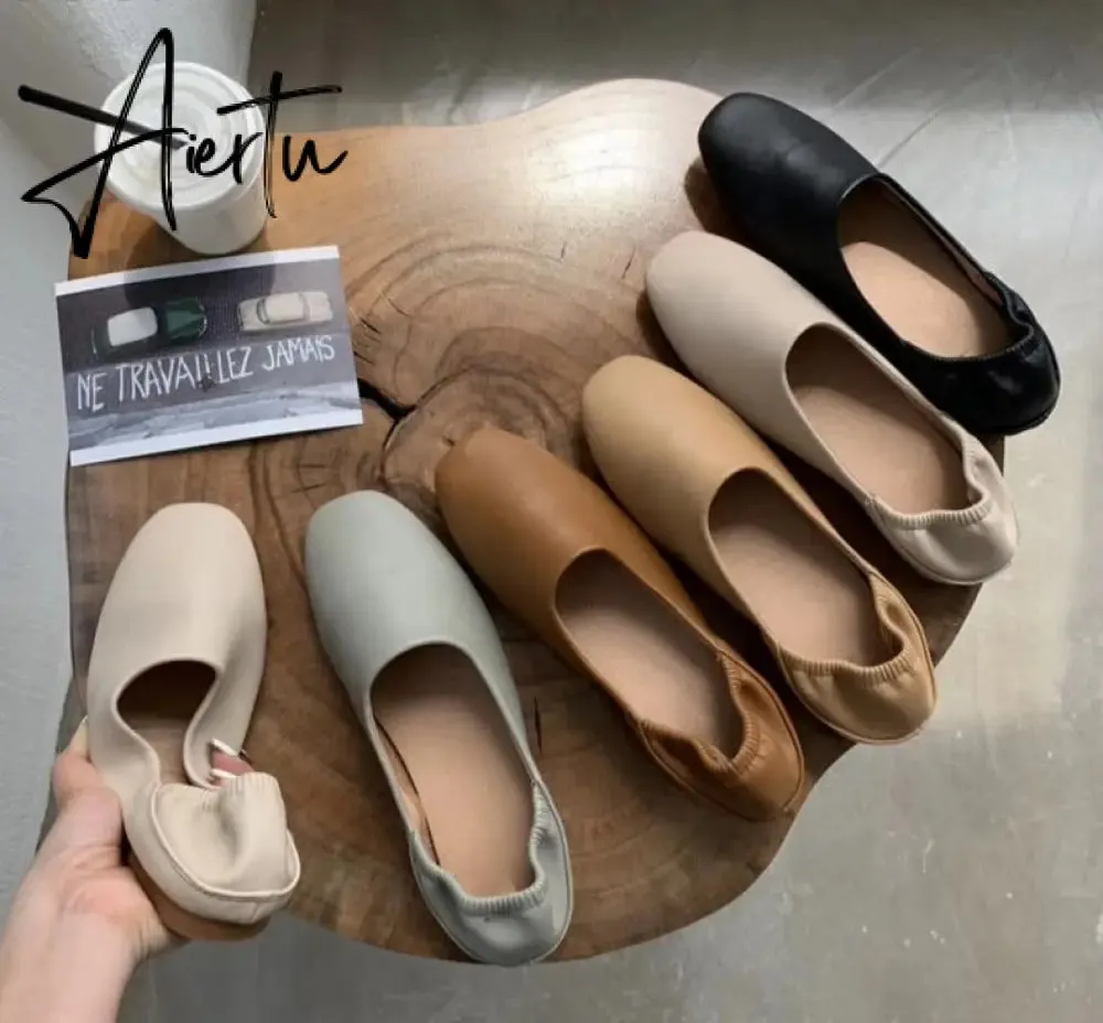 Aiertu Fashion Women Flat Shoes Autumn Outdoor Slip On Loafer Shoes High Quality Soft Leather Boat Shoes For Office Ladies