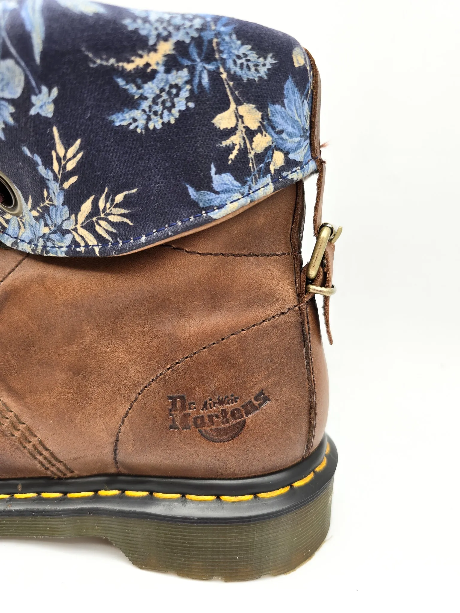 DR. MARTENS AIMILITA BROWN BLUE FLORAL