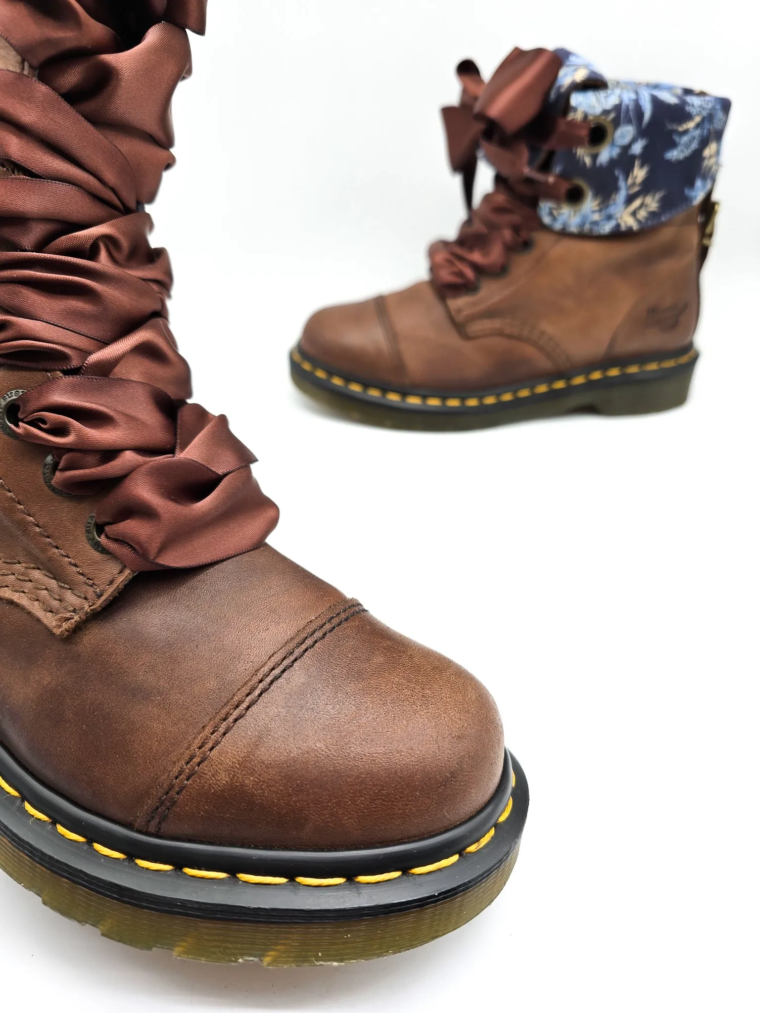 DR. MARTENS AIMILITA BROWN BLUE FLORAL