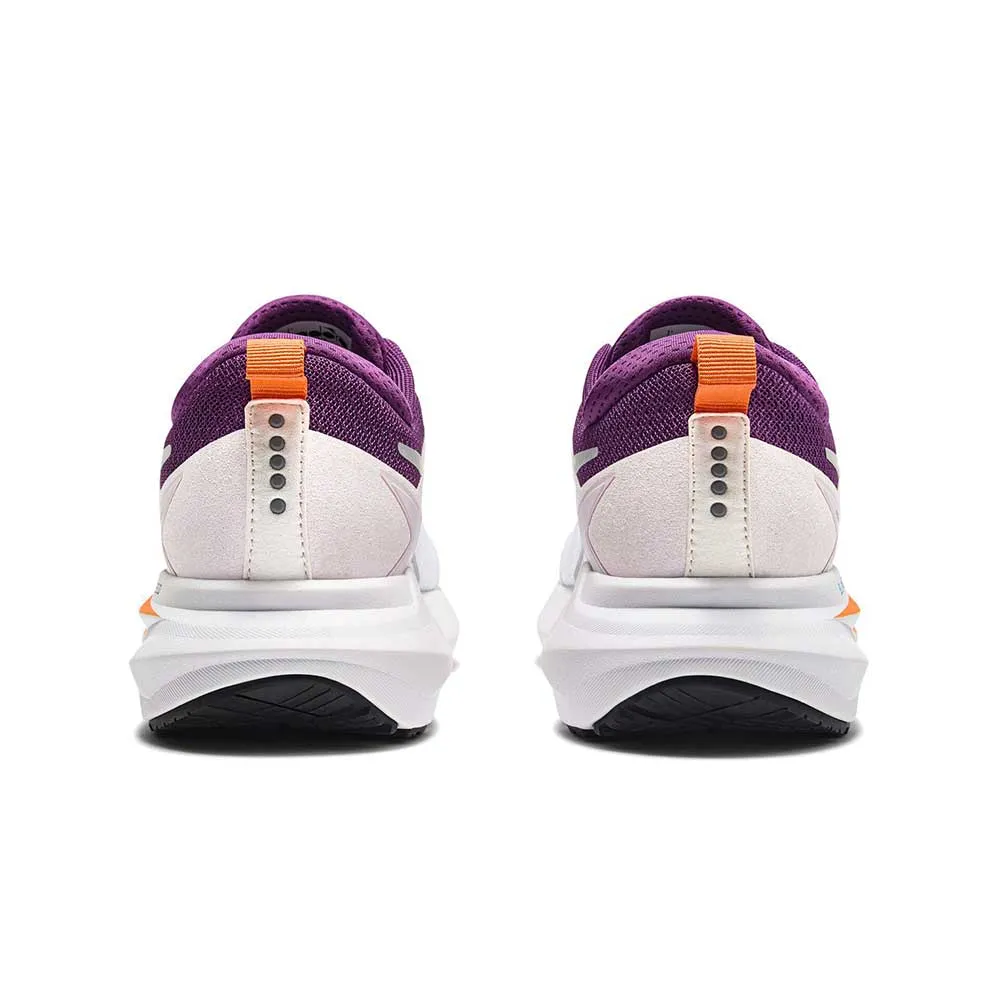 Women's Mythos Blushield Vigore 3 Running Shoe - White/Byzantium/Nectarine - Regular (B)